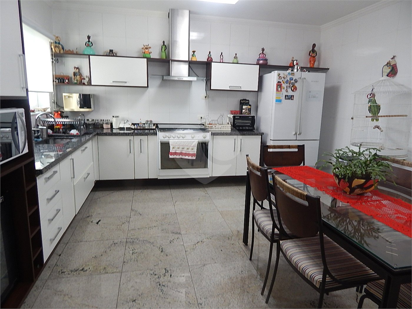 Casa à venda com 3 suítes no condomínio Quinta de Santo Antônio, São Paulo - SP