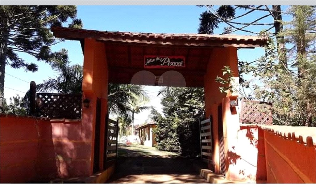 Chácara à venda com 8 quartos, sendo 3 suítes, no Centro, Toledo, MG