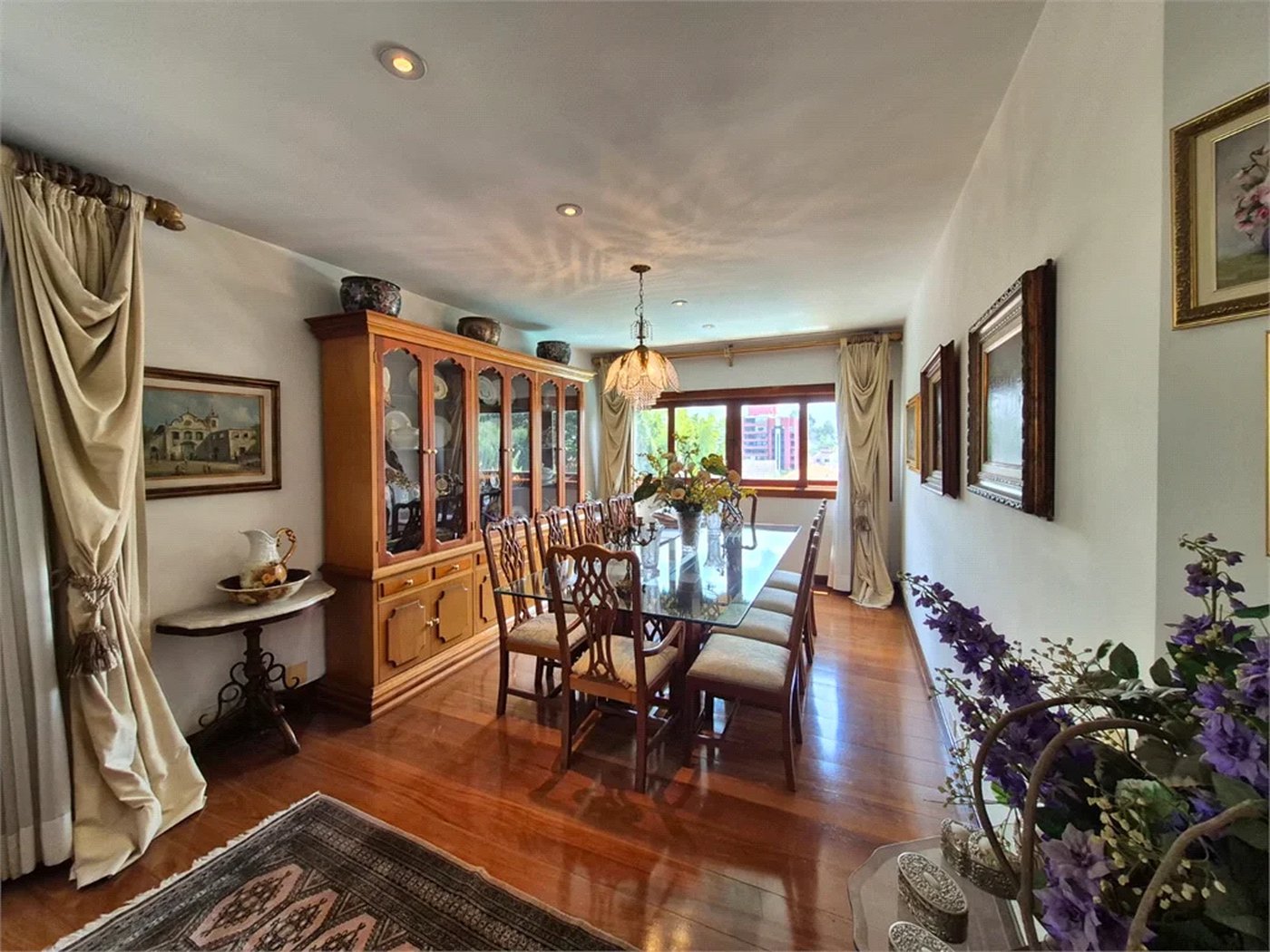 Casa de Vila à venda ou para alugar com 4 quartos, sendo 2 suítes, em Jardim Leonor, São Paulo, SP