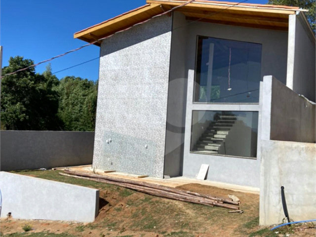 Casa à venda com 2 quartos, sendo 1 suíte,  no condomínio Águas de São Pedro, Mairiporã - SP
