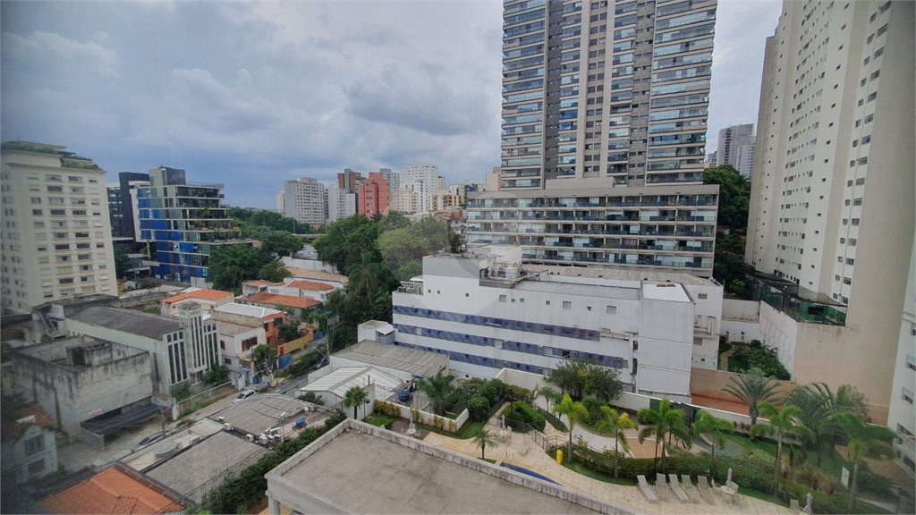 Apartamento à venda com 3 quartos, sendo 1 suíte,  em Pinheiros, São Paulo, SP