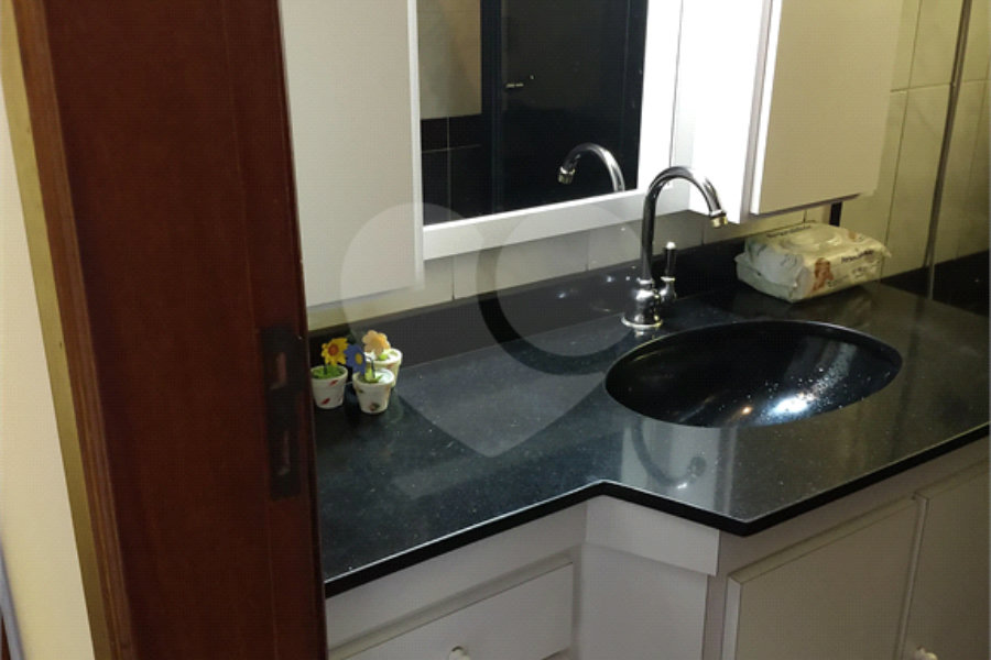 Sobrado à venda com 3 quartos, sendo 1 suíte, em Conjunto Residencial Vista Verde, São Paulo, SP