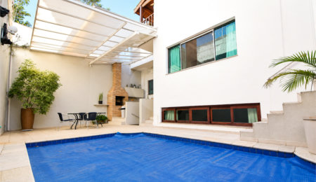 Casa à venda ou para alugar com 4 suítes no condomínio Vila das Emboabas, São Paulo - SP