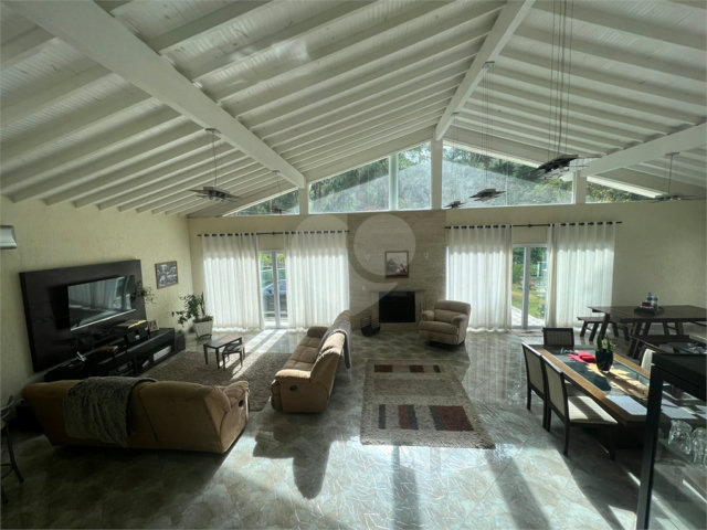 Casa à venda com 4 suítes no condomínio Parque Petrópolis 4 Secção, Mairiporã - SP