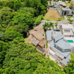 Casa à venda com 5 quartos, sendo 4 suítes, no condomínio Figueira Garden, Atibaia - SP