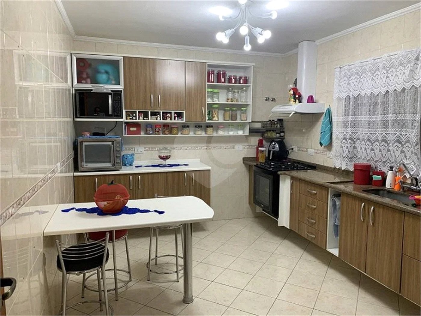 Casa à venda com 3 quartos, sendo 1 suíte, no condomínio Residencial Gabriela, São Paulo - SP