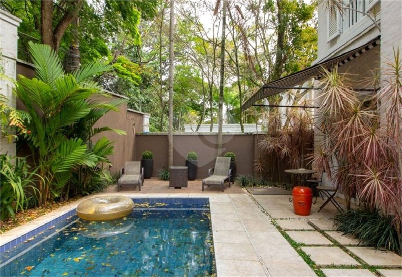 Casa à venda com 4 suítes no condomínio Outeiro, São Paulo - SP