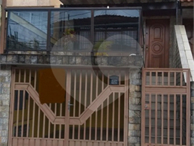 Sobrado à venda com 3 quartos em Vila Irmãos Arnoni, São Paulo, SP
