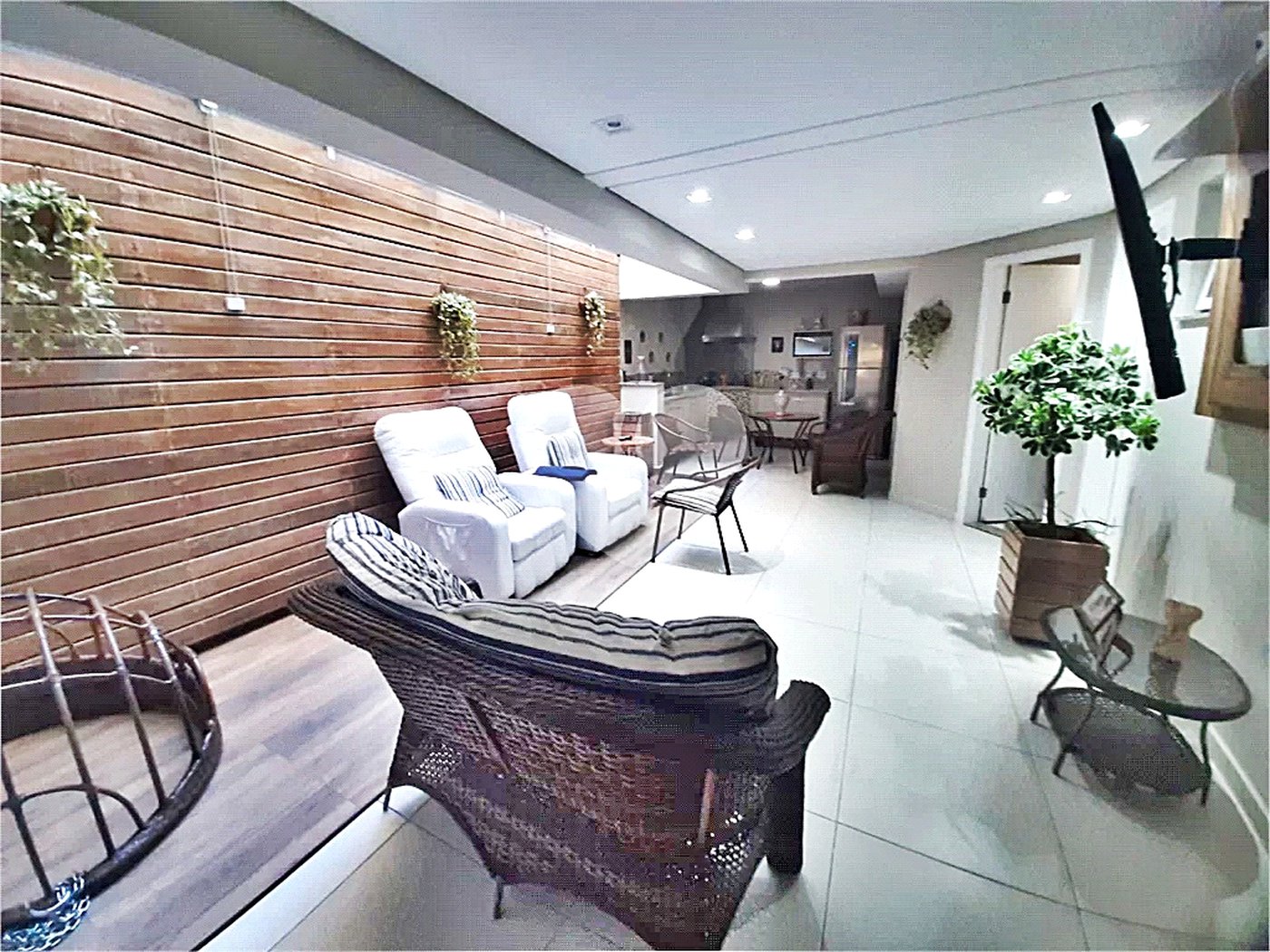 Casa à venda com 5 quartos, sendo 2 suítes, no condomínio Florada da Serra, São Paulo - SP