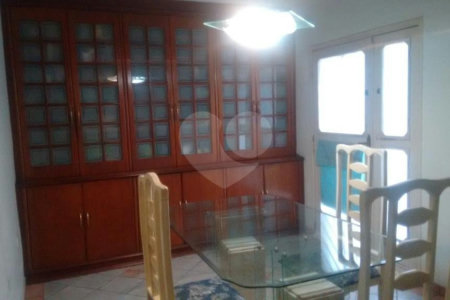 Sobrado à venda com 4 quartos, sendo 1 suíte, em Campo Belo, São Paulo, SP