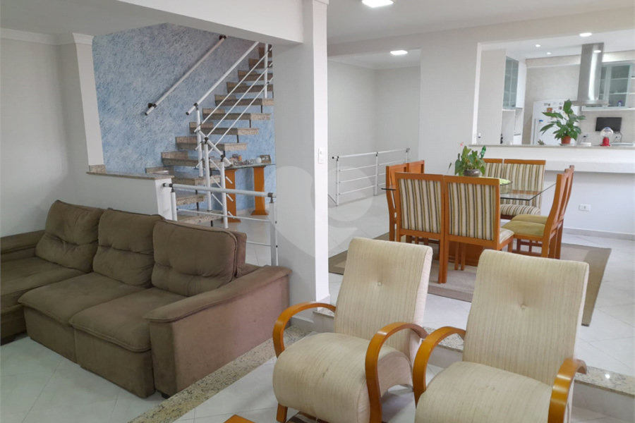 Sobrado à venda com 4 quartos, sendo 1 suíte, em Chora Menino, São Paulo, SP