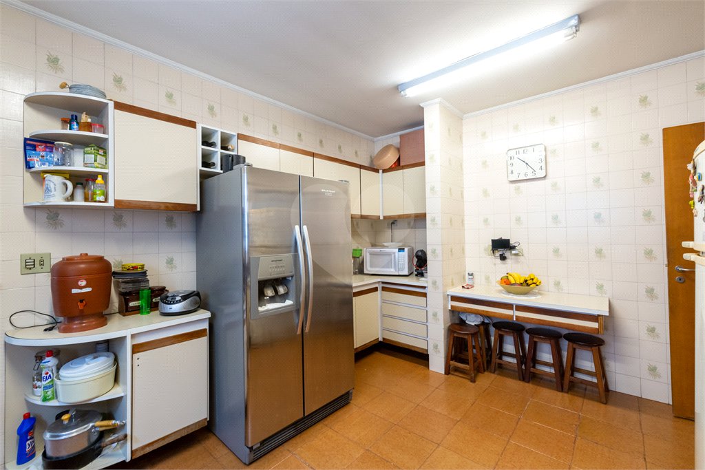 Casa à venda com 4 quartos, sendo 2 suítes, em Campo Belo, São Paulo, SP
