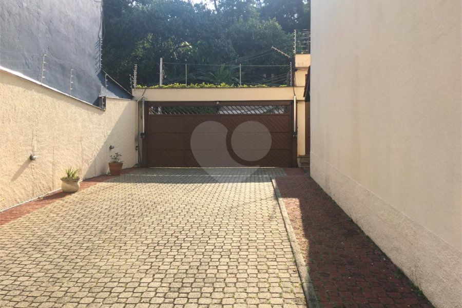 Casa à venda com 3 quartos, sendo 1 suíte, no condomínio Morada de Itapuã, São Paulo - SP