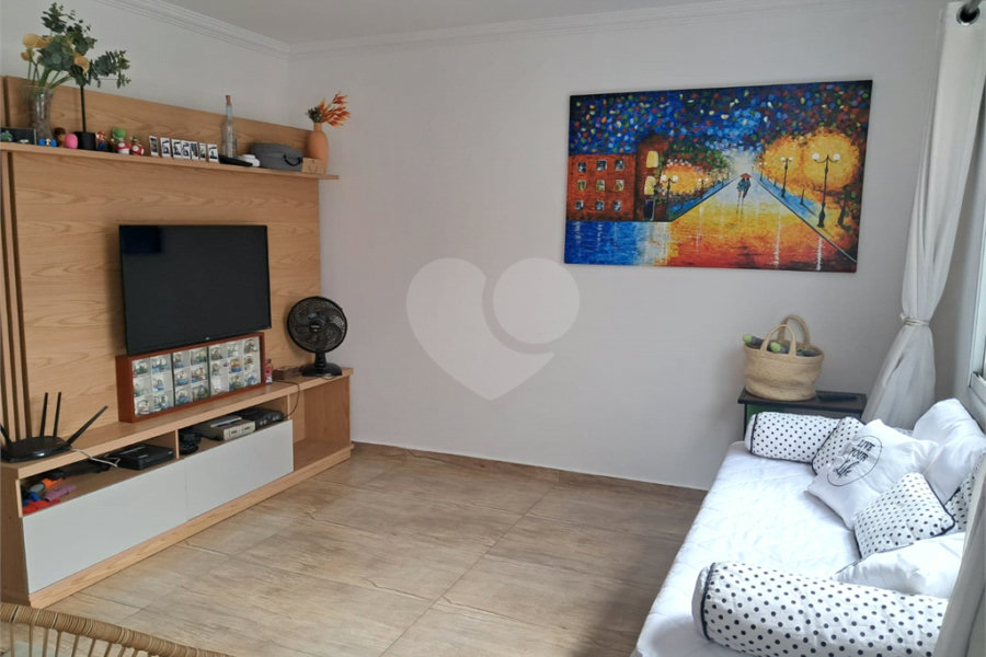 Casa à venda com 4 quartos, sendo 1 suíte, no condomínio Villas IV, São Paulo - SP