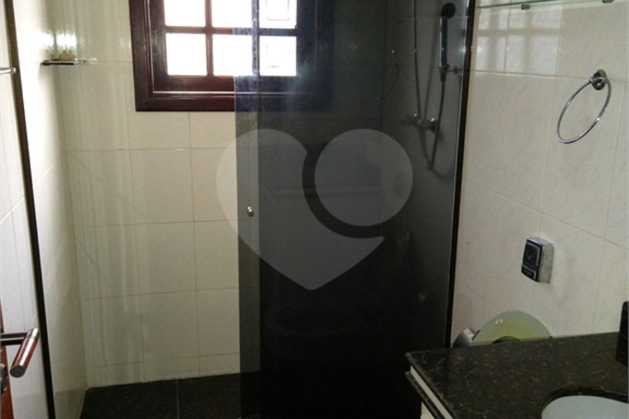 SOBRADO DE 426,0 M² COM 04 SUITES, SALÃO DE FESTAS, 06 VAGAS,06 BANHEIROS E PISCINA PARA LOCAÇÃO OU VENDA NO BARRO BRANCO