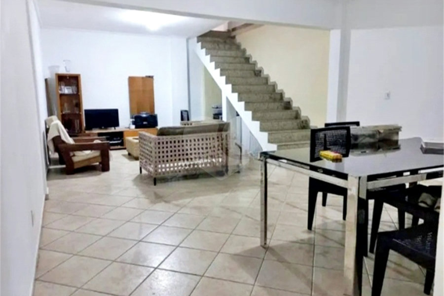 Casa à venda com 4 quartos, sendo 3 suítes, em Parada Inglesa, São Paulo, SP