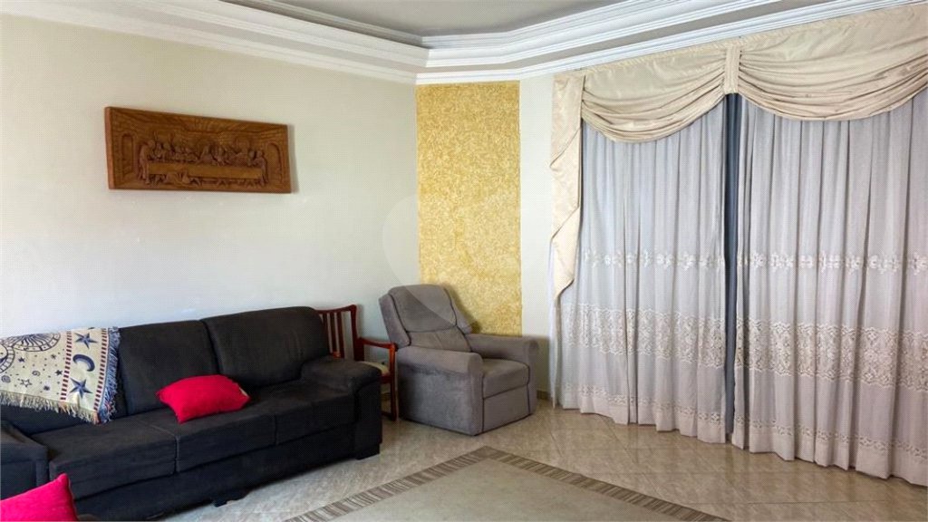 Casa à venda com 4 quartos, sendo 3 suítes, no condomínio Terras de Mont Serrat, Salto - SP