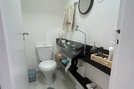 Casa à venda com 3 quartos, sendo 1 suíte, no condomínio Vila das Cores, São Paulo - SP