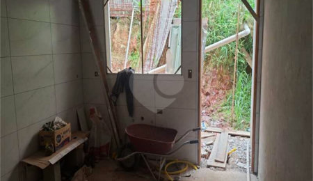 Casa de Vila à venda com 3 quartos, sendo 1 suíte,  em Vila Elze, São Paulo, SP