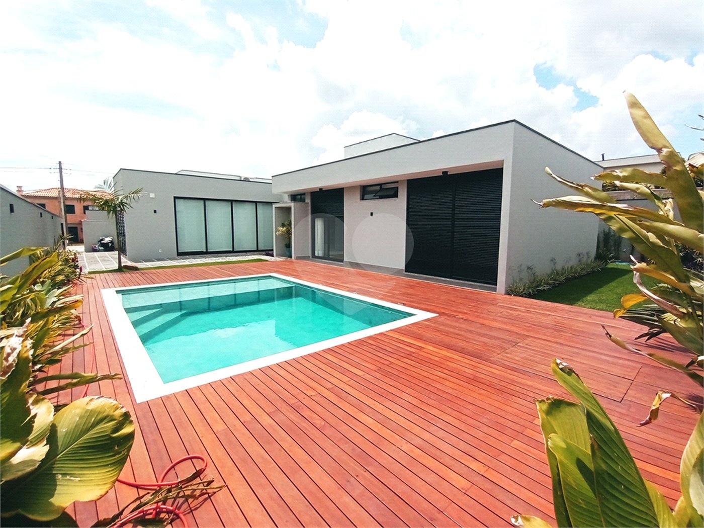 Casa à venda com 3 suítes no condomínio Campo de Toscana, Vinhedo - SP