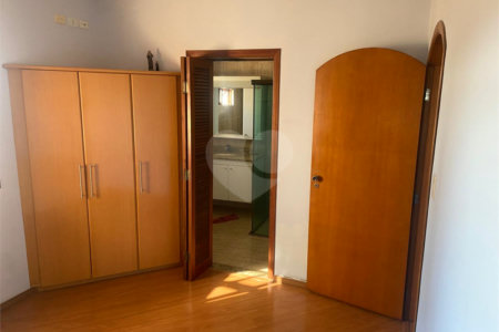 Sobrado à venda com 3 quartos, sendo 1 suíte,  em Jardim Selma Helena, Poá, SP