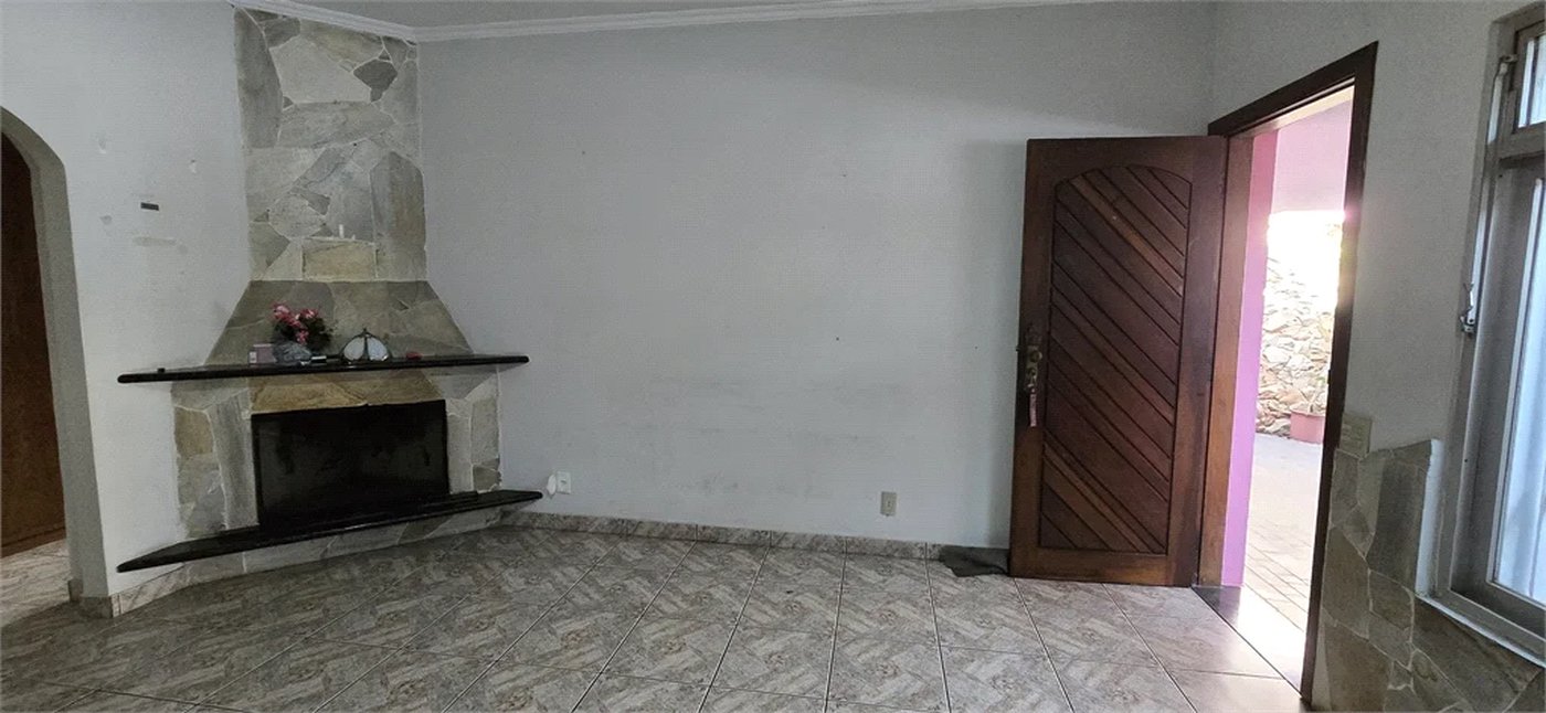 Casa à venda com 3 quartos, sendo 1 suíte, em Lar São Paulo, São Paulo, SP