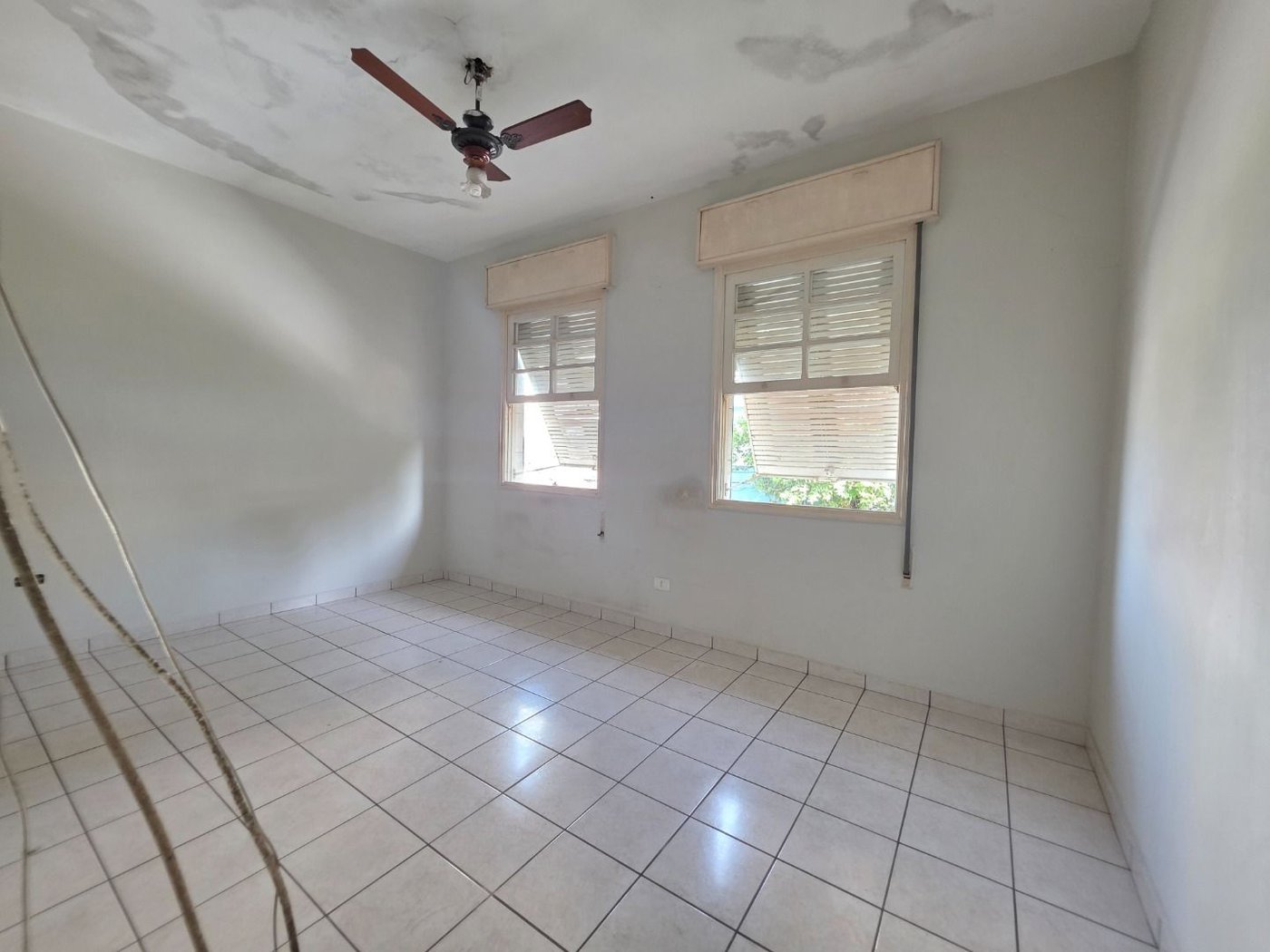 Sobrado com 3 dormitórios à venda, 129 m² por R$ 638.000,00 - Encruzilhada - Santos/SP