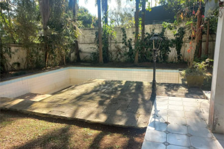 Casa à venda com 3 quartos, sendo 2 suítes,  em Morumbi, São Paulo, SP