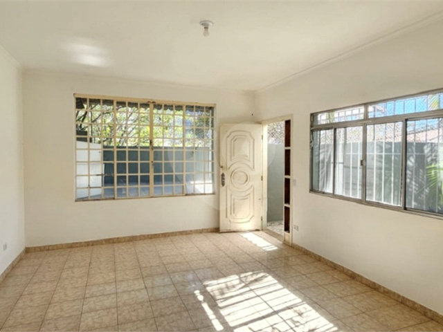 Sobrado à venda com 5 quartos, sendo 1 suíte,  em Interlagos, São Paulo, SP