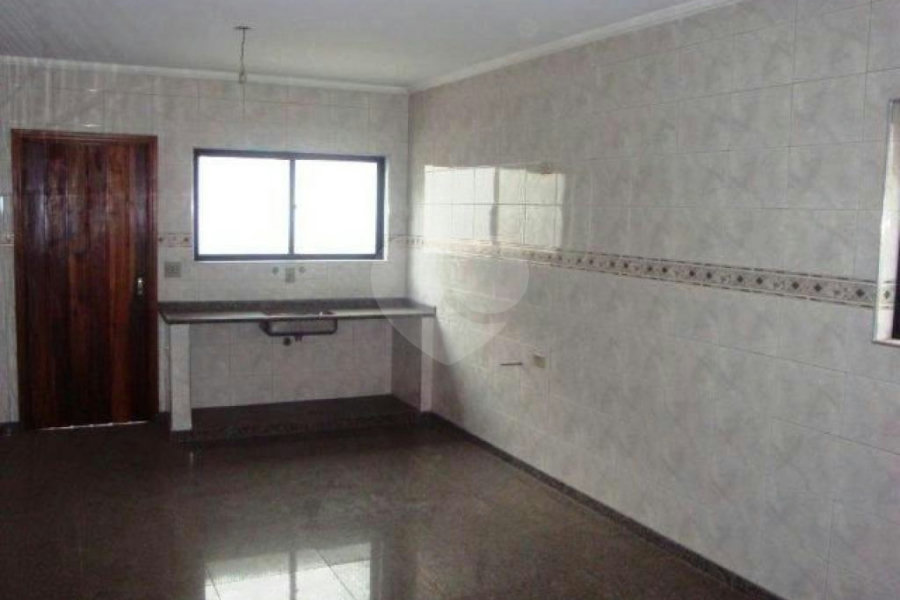 Sobrado à venda com 3 quartos, sendo 1 suíte, em Vila Constança, São Paulo, SP