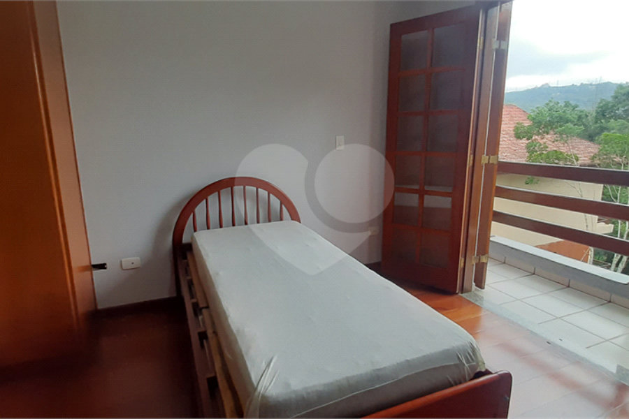 Sobrado à venda com 4 quartos, sendo 3 suítes, em Serra da Cantareira, Mairiporã, SP