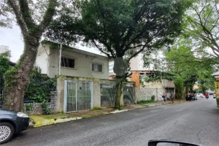 Sobrado à venda com 4 quartos, sendo 1 suíte, em Brooklin, São Paulo, SP