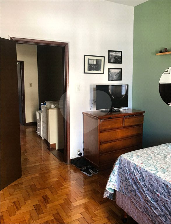 Casa à venda com 4 quartos, sendo 1 suíte,  em Vila Olímpia, São Paulo, SP