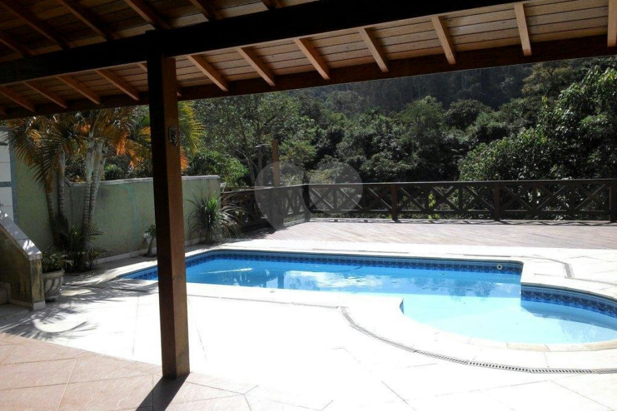 Casa à venda com 4 quartos, sendo 2 suítes,  em Horto, São Paulo, SP