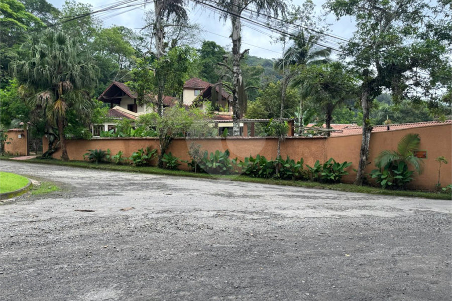 Casa à venda com 6 suítes em Massaguaçu, Caraguatatuba, SP
