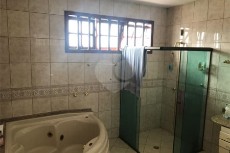 Casa à venda com 2 quartos, sendo 3 suítes, em Vila Oliveira, Mogi das Cruzes, SP
