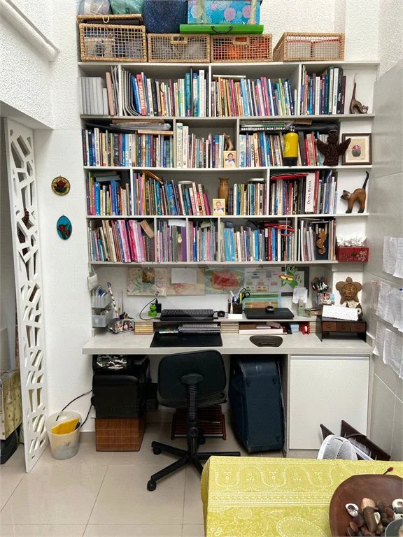 Casa à venda com 3 quartos, sendo 1 suíte, no condomínio Residencial Santa Teresinha, São Paulo - SP