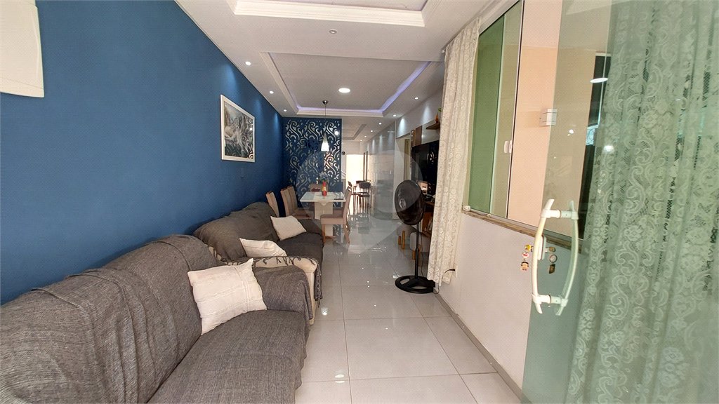 Casa à venda com 4 quartos, sendo 2 suítes, no condomínio Vivendas do Mendanha, Rio de Janeiro - RJ