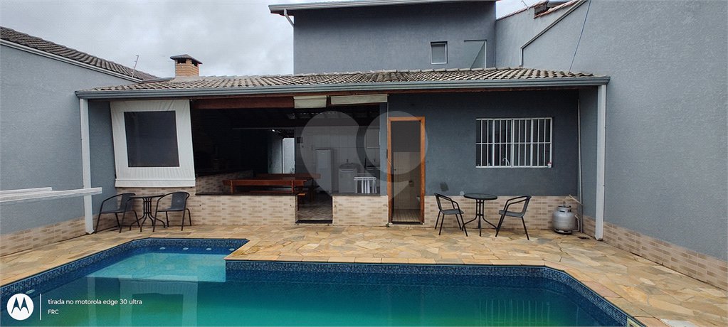 Sobrado à venda com 3 suítes em Jardim das Palmeiras, Atibaia, SP