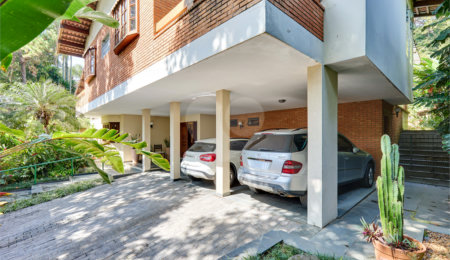 Casa à venda com 4 quartos, sendo 2 suítes,  em Jardim Cordeiro, São Paulo, SP
