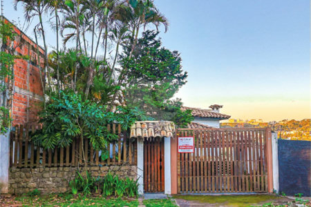 Sobrado à venda com 3 quartos, sendo 1 suíte,  em Jardim Leonor, São Paulo, SP