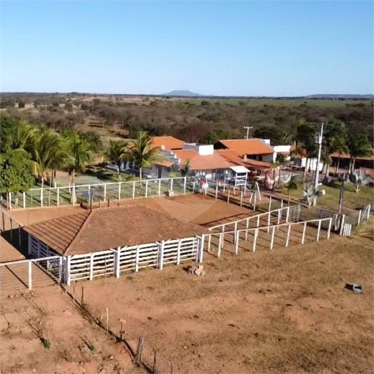 Fazenda à venda com 6 quartos, sendo 1 suíte,  no Centro, Capitão Enéas, MG