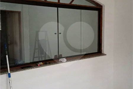 Casa com 180m², 3 dormitórios, 1 vaga, à venda na Vila Scarpelli em Santo André.