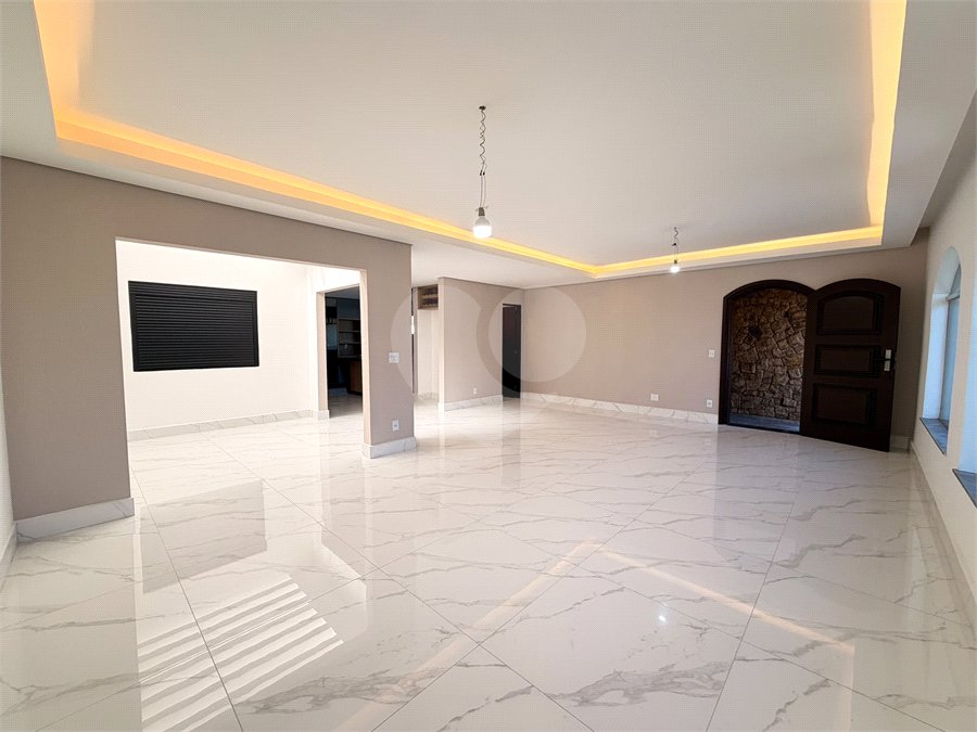 Casa à venda com 5 quartos, sendo 4 suítes, em Vila Rosália, Guarulhos, SP