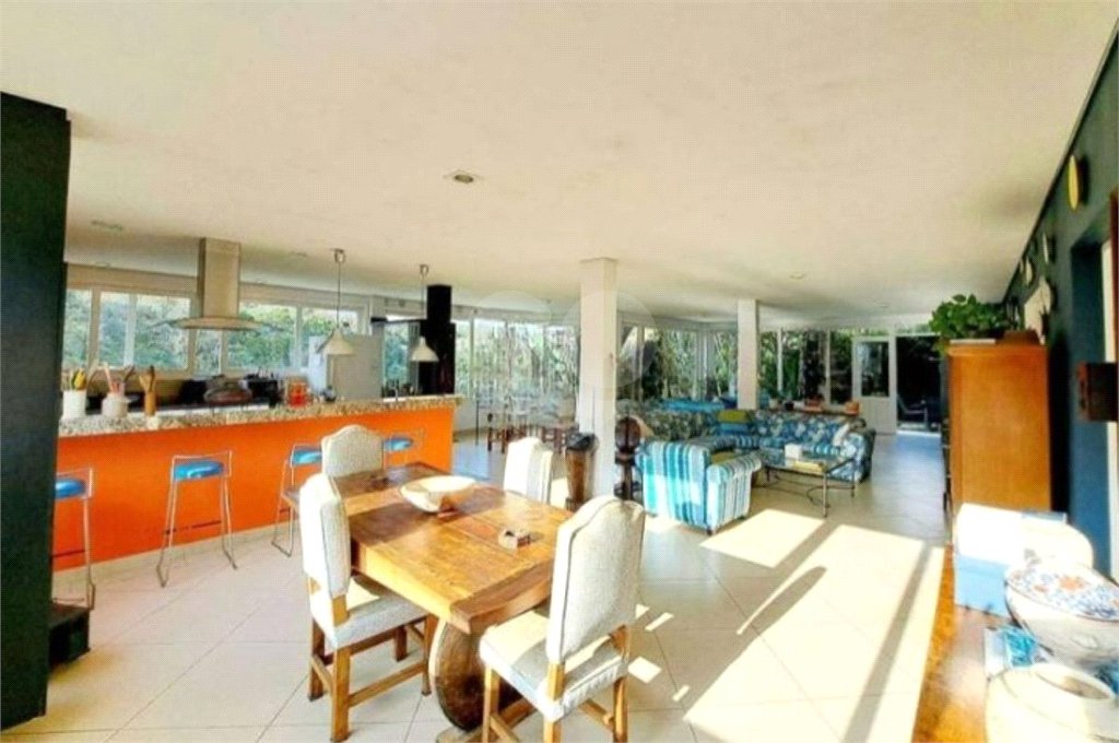 Casa à venda com 3 suítes no condomínio Vale da Santa Fé, Vinhedo - SP