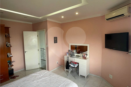 Casa à venda com 5 quartos, sendo 1 suíte, no condomínio Residencial Green Ville, Rio de Janeiro - RJ