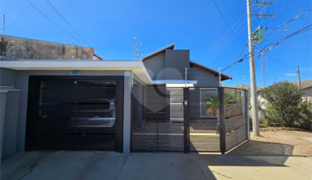 Casa à venda com 2 quartos, sendo 1 suíte, em Vila Nastri, Itapetininga, SP