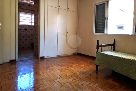 Sobrado à venda com 5 quartos, sendo 1 suíte,  em Vila Nova Conceição, São Paulo, SP
