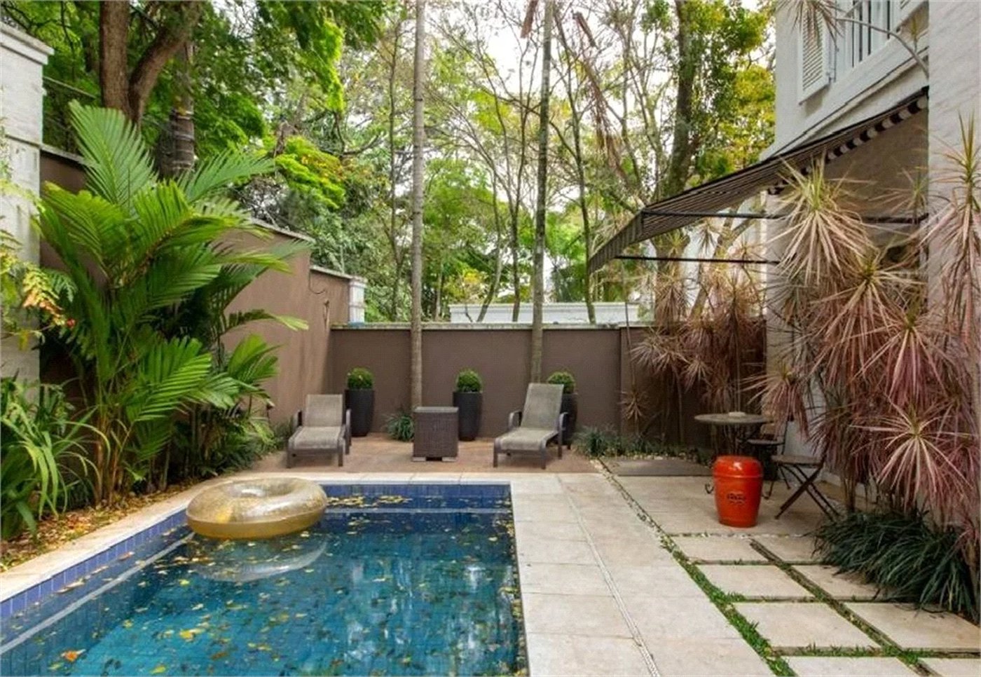 Casa à venda com 4 suítes no condomínio Outeiro, São Paulo - SP