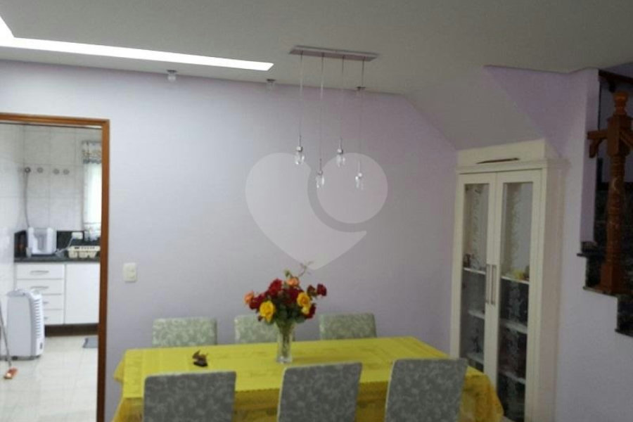 Casa à venda com 3 suítes no condomínio Village, São Paulo - SP